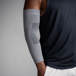 Grå Elbow Sleeve på albuen, sett fra siden