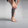 Calf Sleeve trekkes opp på leggen