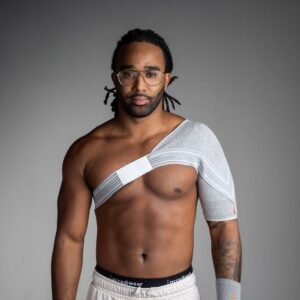 Shoulder Brace på en mann, sett forfra