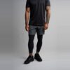 Men's Performance Pants på en mann som står