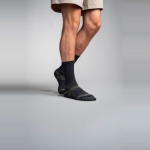 Trek Socks i Charcoal/Green, ett skritt fram